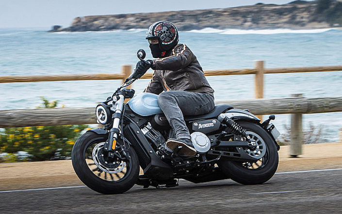 Benda Avengers 125 : moto
