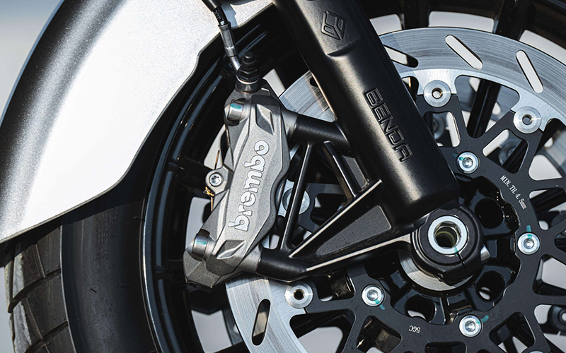 Benda Darkflag 950 : moto